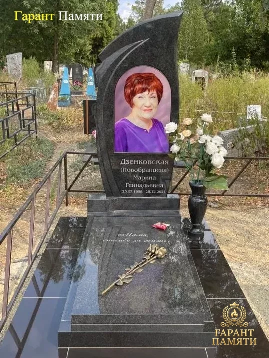 Памятник из гранита Грация 23